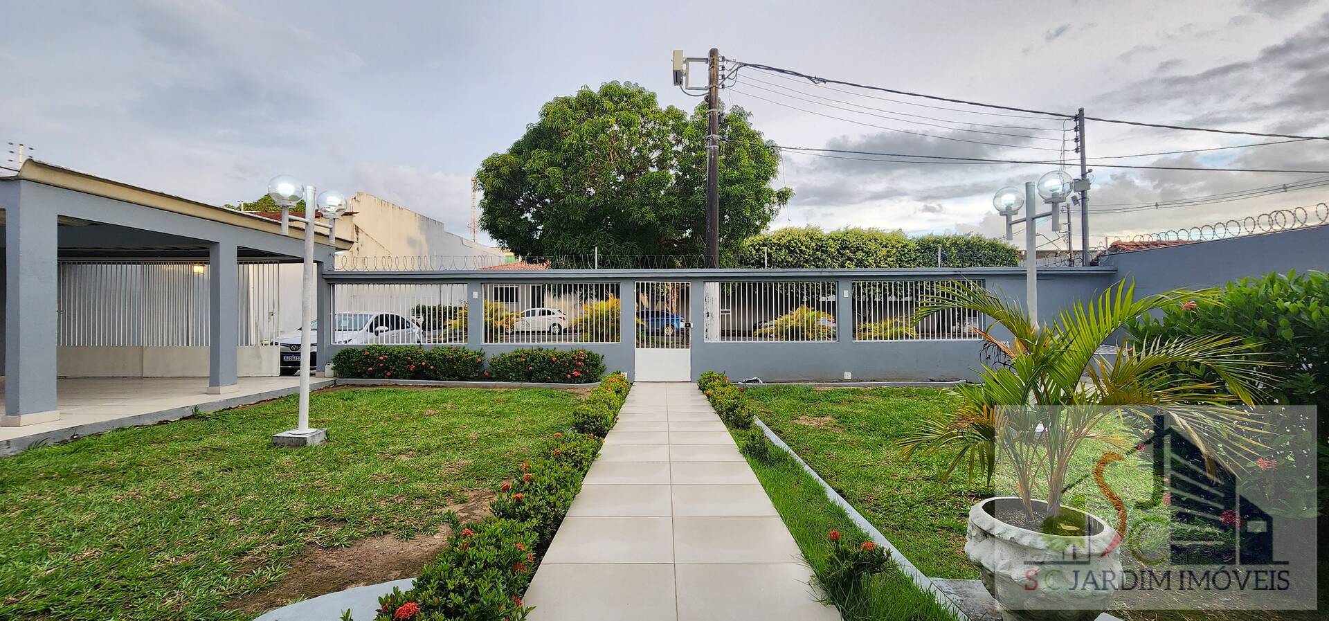 Casa à venda com 4 quartos, 283m² - Foto 2