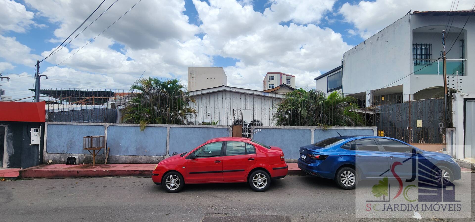 Vendo Casa de 03 quartos no Conjunto Castelo Branco no Bairro Parque Dez.