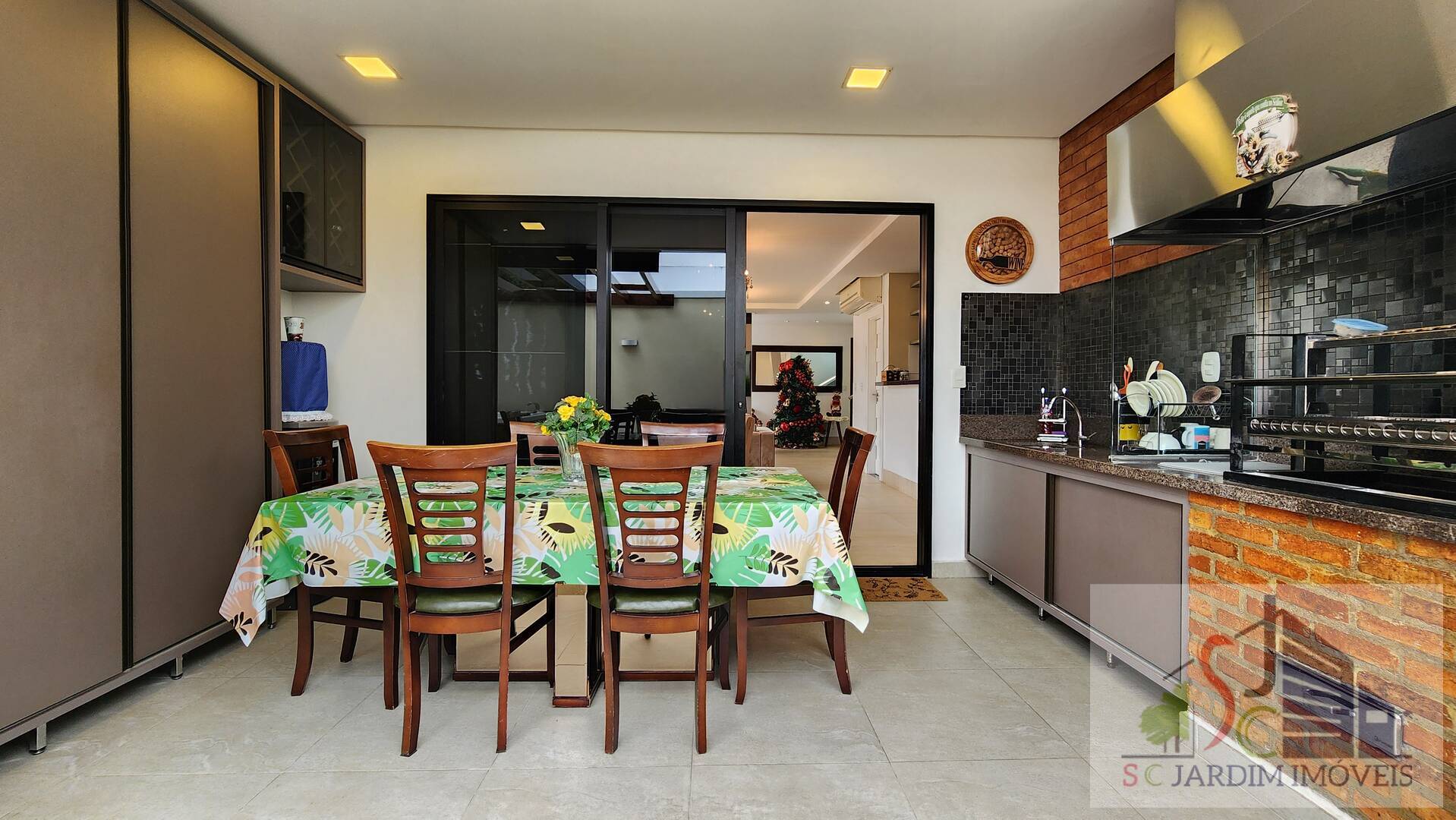 Casa à venda com 5 quartos, 234m² - Foto 17