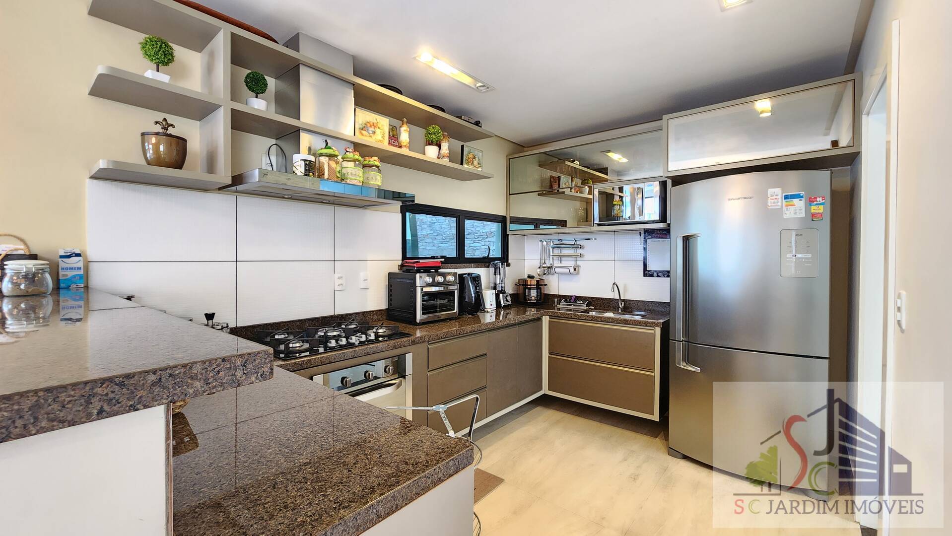 Casa à venda com 5 quartos, 234m² - Foto 5