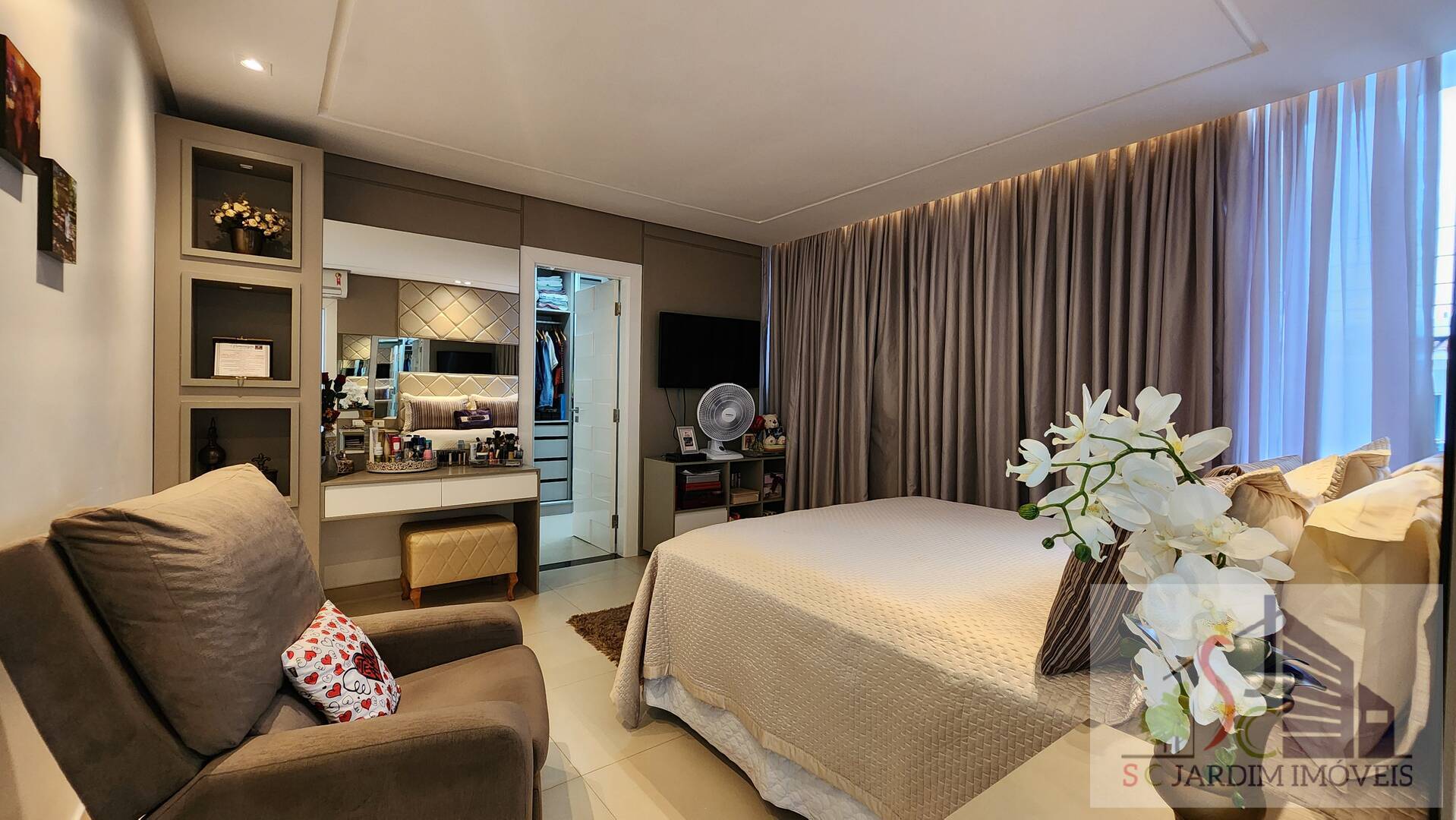 Casa à venda com 5 quartos, 234m² - Foto 13