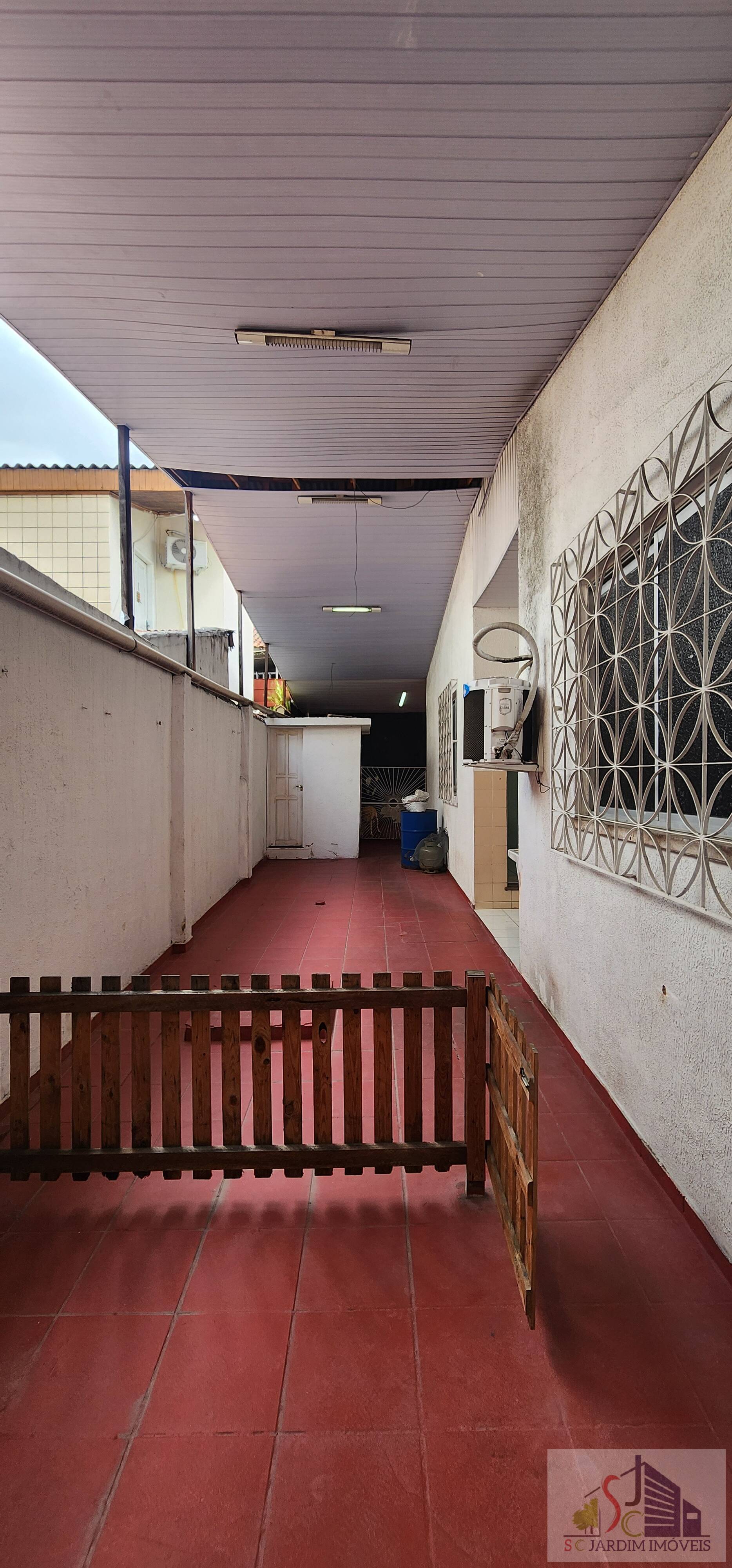 Casa à venda com 3 quartos, 221m² - Foto 9
