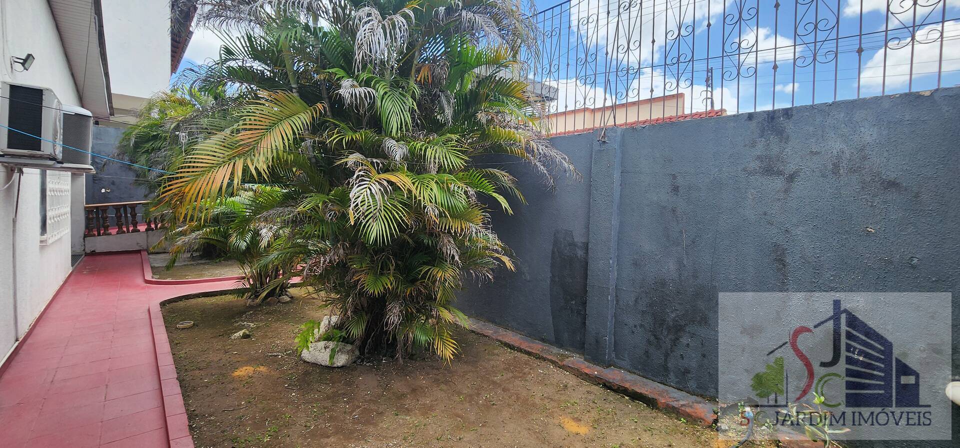 Casa à venda com 3 quartos, 221m² - Foto 2